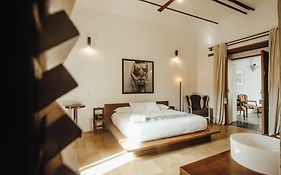 Hotel Sin Nombre